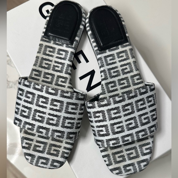 Givenchy slides 39, with box - Picture 3 of 5